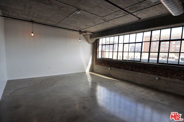 691 Mill Street, Los Angeles CA: https://media.crmls.org/mediaz/d4cf9c65-0e1f-47bc-86a6-bed8409f7620.jpg