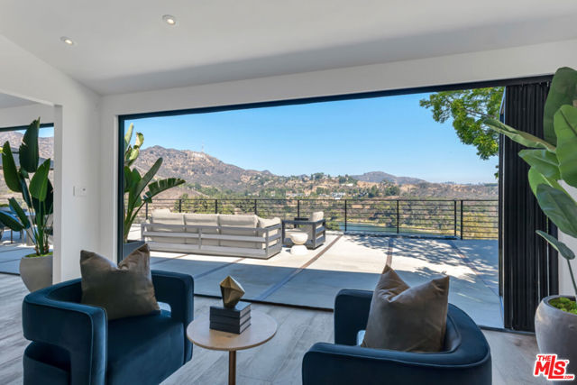 2960 LAKERIDGE Drive, Los Angeles CA: https://media.crmls.org/mediaz/d4d09fd1-2eb1-45cc-842e-f87f4993ef0b.jpg