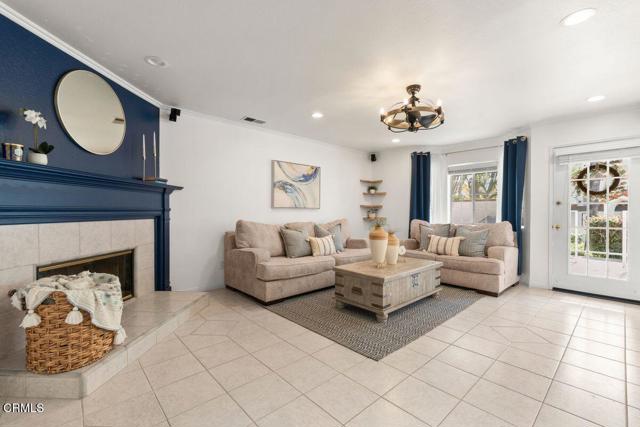 Detail Gallery Image 2 of 28 For 238 Camino Toluca, Camarillo,  CA 93010 - 2 Beds | 2/1 Baths