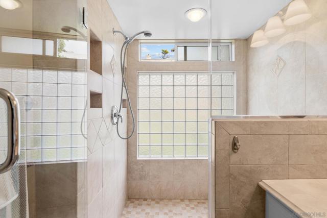 3560 Donna Dr, Carlsbad CA: https://media.crmls.org/mediaz/d4d15d69-e6da-4a8a-9d2f-52a949bf35d6.jpg