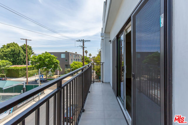 857 N Hayworth Avenue, Los Angeles CA: https://media.crmls.org/mediaz/d4d1719d-09ae-416b-9c96-088aa615d594.jpg