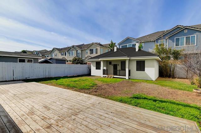 554 7Th St, Imperial Beach CA: https://media.crmls.org/mediaz/d4d17751-3689-469d-94e1-7eed0b75c6d9.jpg