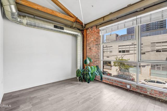 527 Molino Street, Los Angeles CA: https://media.crmls.org/mediaz/d4d18666-be8b-4d86-8827-9a515a7f7593.jpg