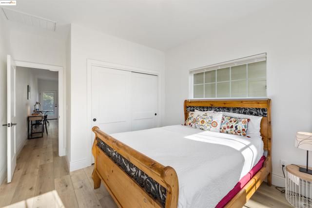 712 39Th St, Oakland CA: https://media.crmls.org/mediaz/d4d18dbc-ea51-4fca-ba1f-2d9b0966f1a4.jpg