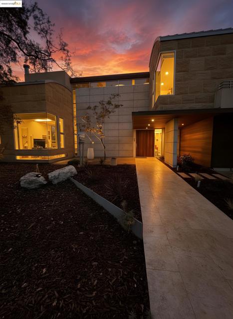 4000 Manzana Lane, Palo Alto CA: https://media.crmls.org/mediaz/d4d1b612-f27c-416e-9ccb-efdd08d188c0.jpg