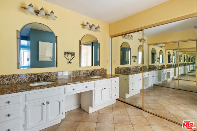 6263 Crebs Avenue, Tarzana CA: https://media.crmls.org/mediaz/d4d1bdc5-c77a-428a-a5d8-a692bebd66bc.jpg