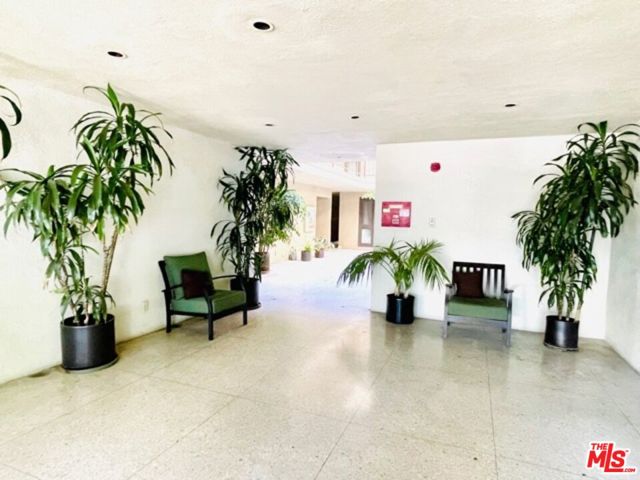 11789 Montana Avenue, Los Angeles CA: https://media.crmls.org/mediaz/d4d23550-4d81-4400-b1ff-9c250bab946b.jpg