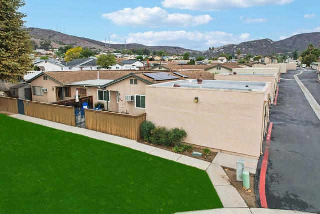 10220 Princess Sarit Way, Santee CA: https://media.crmls.org/mediaz/d4d2f26a-6665-4c29-a885-59f1a87526b4.jpg