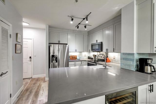 1601 India St, San Diego CA: https://media.crmls.org/mediaz/d4d33ed9-2407-414f-a689-9cb6b3581389.jpg