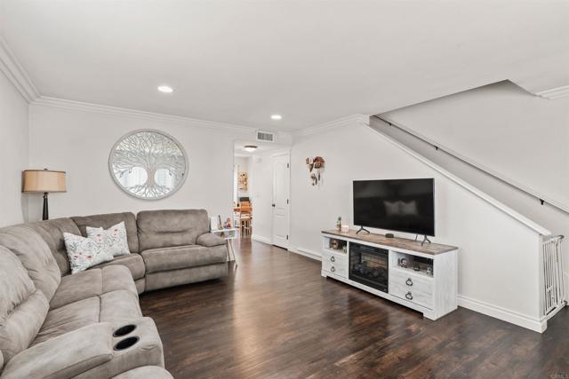 Detail Gallery Image 3 of 24 For 1463 N Broadway a,  Escondido,  CA 92026 - 2 Beds | 1/1 Baths