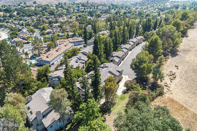 5720 Skyview Way, Agoura Hills CA: https://media.crmls.org/mediaz/d4d44840-4faa-4ac1-81b7-3985a344f76a.jpg