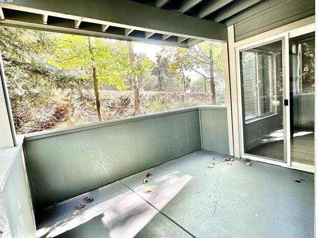 Image 16 of 22 For 700 Canyon Oaks Dr  B