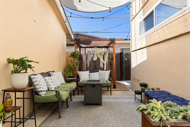 1818 Diamond St, San Diego CA: https://media.crmls.org/mediaz/d4d4f247-44ea-480f-8770-5369d66f8a89.jpg