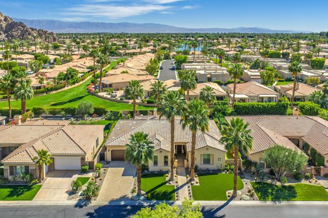 48224 Big Horn Drive, La Quinta CA: https://media.crmls.org/mediaz/d4d540d9-f530-4003-9b2b-6a3ebf01a801.jpg