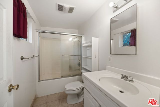 6655 Lindley Avenue, Reseda CA: https://media.crmls.org/mediaz/d4d69356-5c98-4e41-8dfb-c64985b24e28.jpg