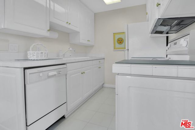 2308 Schader Drive, Santa Monica CA: https://media.crmls.org/mediaz/d4d6d3a7-b249-4c8c-b0e4-44b92fa3736a.jpg