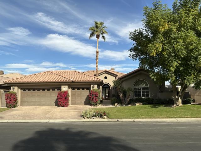 81650 Tiburon Drive, La Quinta CA: https://media.crmls.org/mediaz/d4d8001a-c4b8-43ae-aa4c-ef792a340668.jpg