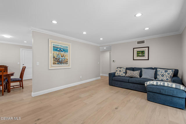 364 Longwood Court, Thousand Oaks CA: https://media.crmls.org/mediaz/d4d80fb5-5dd4-4d8f-9792-c48e316a70a4.jpg