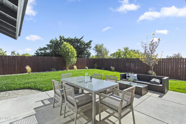 416 Camino Dos Palos, Thousand Oaks CA: https://media.crmls.org/mediaz/d4d8650d-a861-4db4-8c16-1d489f039d14.jpg