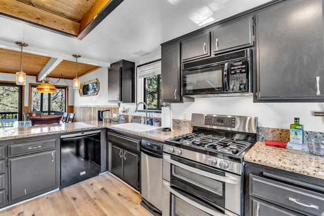 53184 Double View Drive, Idyllwild CA: https://media.crmls.org/mediaz/d4d87994-f282-4562-9b86-78475b8dd38d.jpg