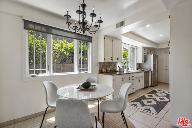 5136 Los Bonitos Way, Los Angeles CA: https://media.crmls.org/mediaz/d4d91620-b205-4ae0-af23-d7582069e948.jpg
