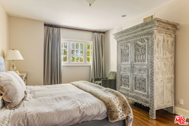 761 Bel Air Road, Los Angeles CA: https://media.crmls.org/mediaz/d4d9382e-20f4-4f44-a7de-6cd5250ac224.jpg