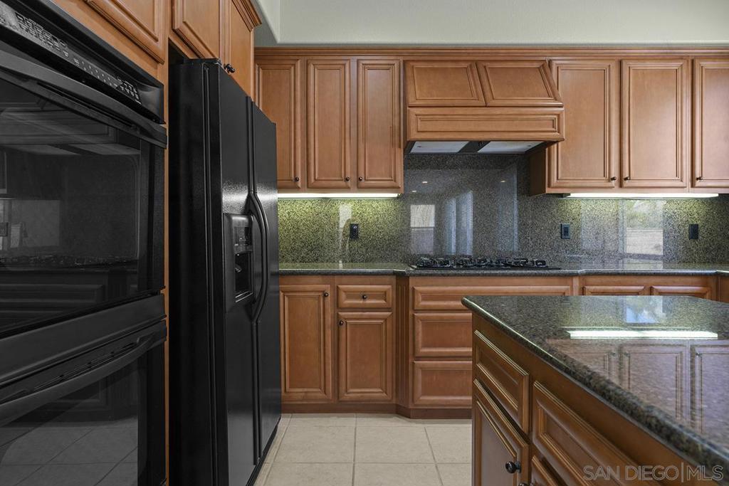 MLS #250043701SD image #14