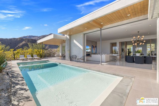 2381 Vista Palizada Drive, Palm Springs CA: https://media.crmls.org/mediaz/d4d9b9b8-9972-49dd-b48c-04044d1b106f.jpg