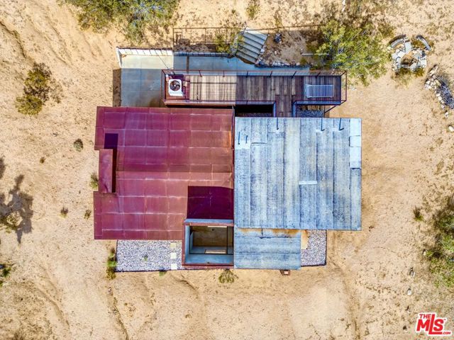 63131 Rocking Chair Road, Joshua Tree CA: https://media.crmls.org/mediaz/d4d9ca52-1796-4d80-8877-efd6b03b7679.jpg
