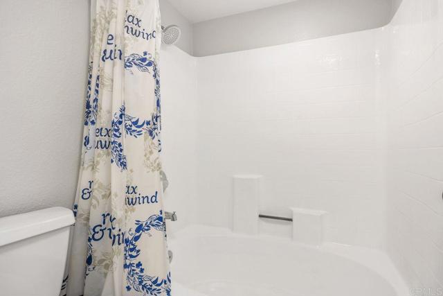 Detail Gallery Image 12 of 35 For 750 Breeze Hill Rd #110,  Vista,  CA 92081 - 2 Beds | 2/1 Baths