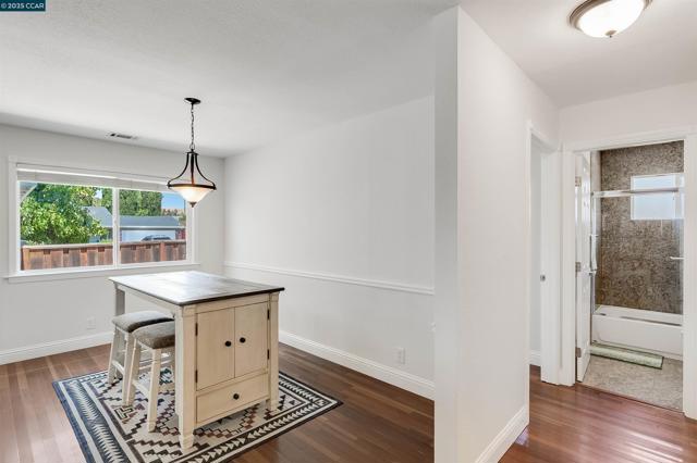 1349 Montana Dr, Concord CA: https://media.crmls.org/mediaz/d4da7e3b-a7a7-4b5e-be71-b8a1e9e2ddeb.jpg