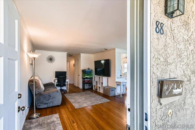 8753 Crossway Ct, Santee CA: https://media.crmls.org/mediaz/d4dab29c-4a4a-4c27-b2db-1acc6a2bffe7.jpg