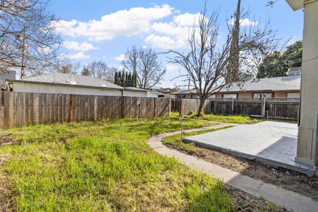 335 W 20th Street, Merced CA: https://media.crmls.org/mediaz/d4dafbf6-22d5-44e4-8ba3-f7240b7be86b.jpg