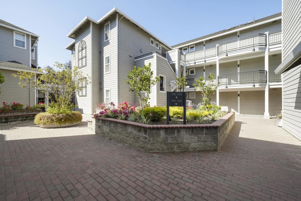 1982 W Bayshore Road #223