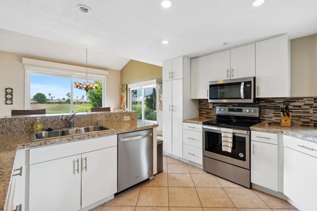 54836 Inverness Way Way, La Quinta CA: https://media.crmls.org/mediaz/d4db9d6f-c114-4716-89e0-f69819276a6a.jpg