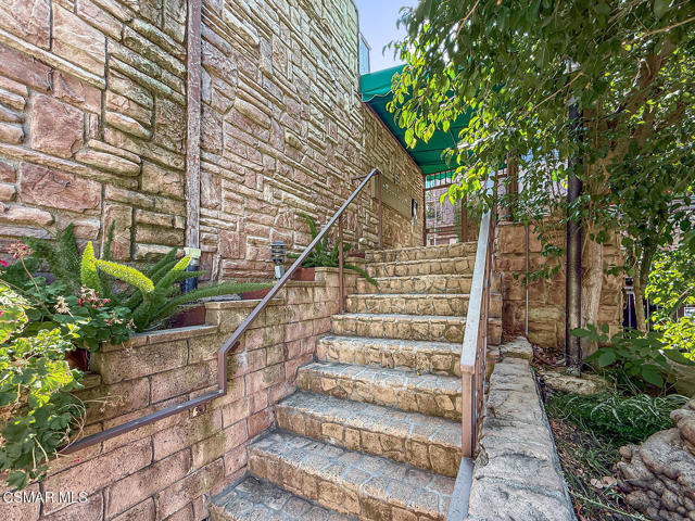 16030 Moorpark Street, Encino CA: https://media.crmls.org/mediaz/d4dbdc20-c31a-4456-bfec-488bc3d03b35.jpg
