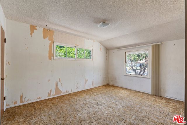 21014 Baltar Street photo 6