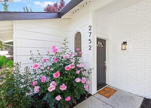 2752 Morgan Dr, San Ramon CA: https://media.crmls.org/mediaz/d4dd7bb7-eef9-48bb-a505-da498f7687a6.jpg