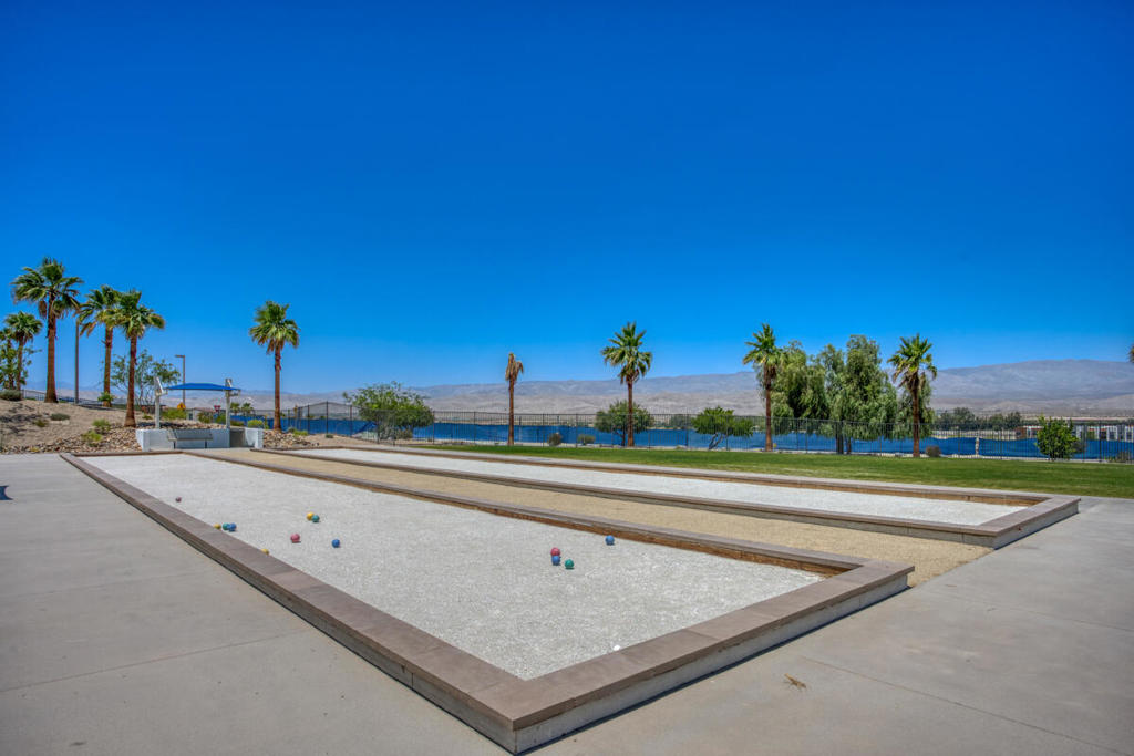 https://media.crmls.org/mediaz/d4dde49a-7855-48bc-b1d0-e437dd141eeb.jpg?preset=X-Large