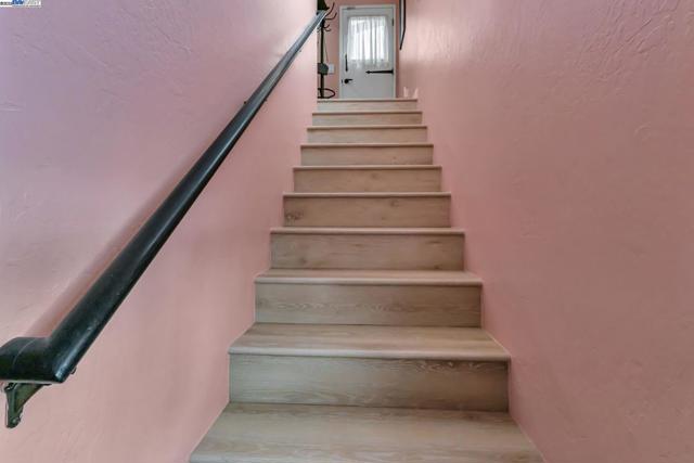 2019 E St, Hayward CA: https://media.crmls.org/mediaz/d4de49ec-69fc-4b13-b1b6-6771a165066a.jpg