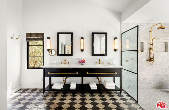 28837 Grayfox Street, Malibu CA: https://media.crmls.org/mediaz/d4dea1ce-b695-423d-999c-7c2b80c76f22.jpg