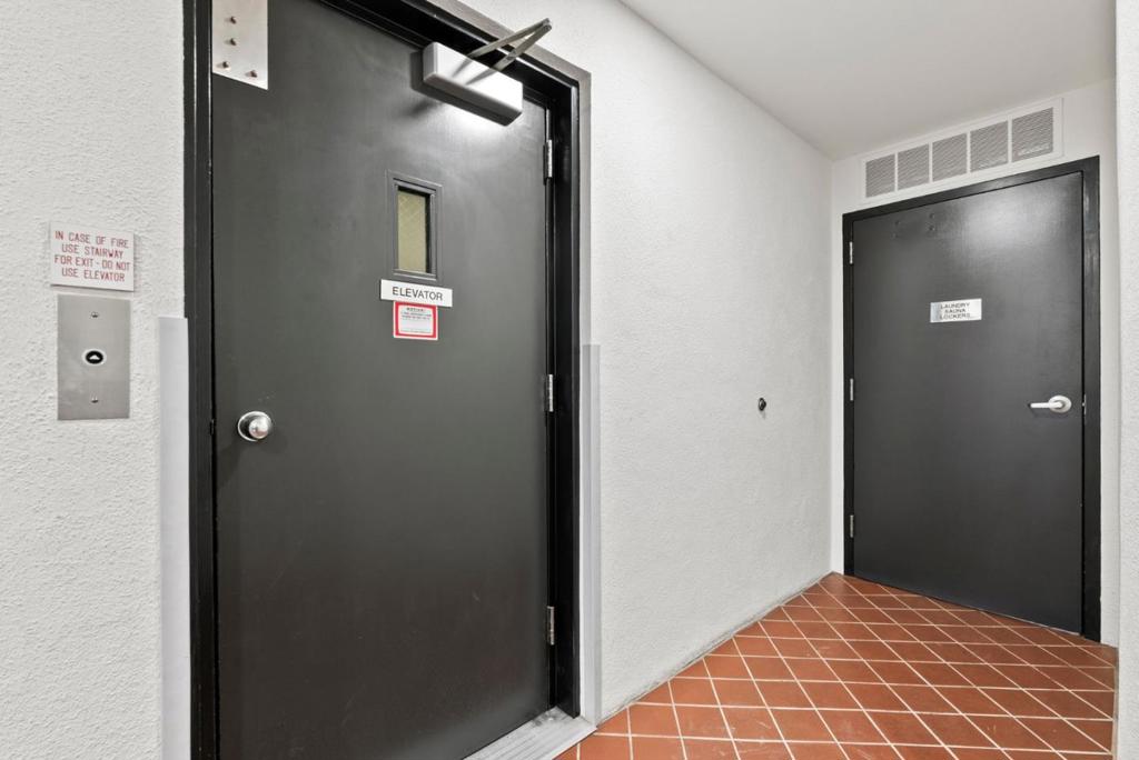 https://media.crmls.org/mediaz/d4dec1e3-1d4d-41e7-b32d-52d3760634c9.jpg?preset=X-Large