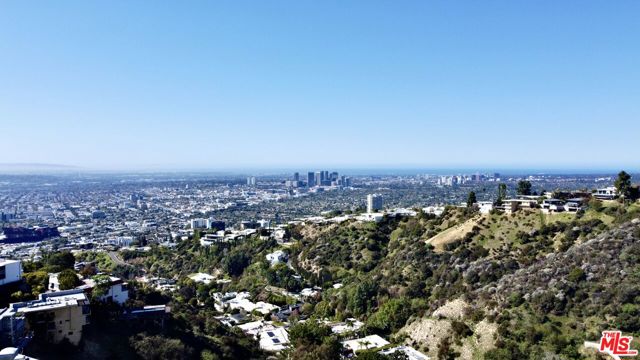 1923 Sunset Plaza Drive, Los Angeles CA: https://media.crmls.org/mediaz/d4df1607-caaa-40b6-b37c-bff6e3827763.jpg
