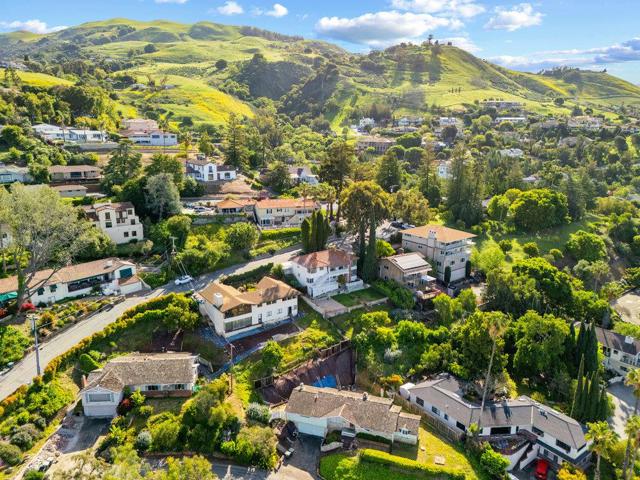 15711 Highland Drive, San Jose CA: https://media.crmls.org/mediaz/d4df1f25-f324-4bb9-b1e0-2c35ab833304.jpg