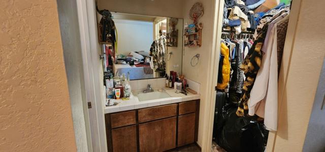 950 Peach Court, Hollister CA: https://media.crmls.org/mediaz/d4df2241-dc65-4b53-90c7-be224e18ac88.jpg