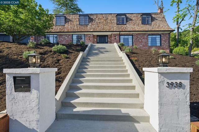 3938 Los Arabis Dr, Lafayette CA: https://media.crmls.org/mediaz/d4df7519-2b8a-4be4-9859-fd48cf11a900.jpg