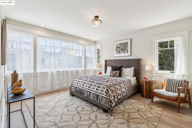 4428 Howe St, Oakland CA: https://media.crmls.org/mediaz/d4df7a7d-5d8a-453d-9ef1-416f99ca0fe7.jpg