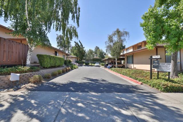 42955 Corte Verde, Fremont CA: https://media.crmls.org/mediaz/d4e037d6-d8fb-4f19-8af6-42d5748d8484.jpg