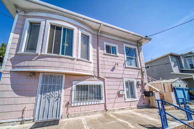 2520 E 24th Street, Oakland CA: https://media.crmls.org/mediaz/d4e05497-8c2c-485e-ab69-95966cd672b3.jpg