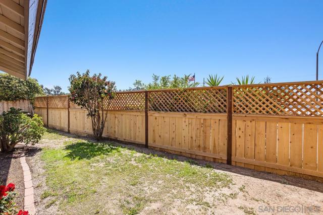 545 Shady Brook Pl, Escondido CA: https://media.crmls.org/mediaz/d4e0fe58-03df-4269-8391-fb7c1ba77918.jpg